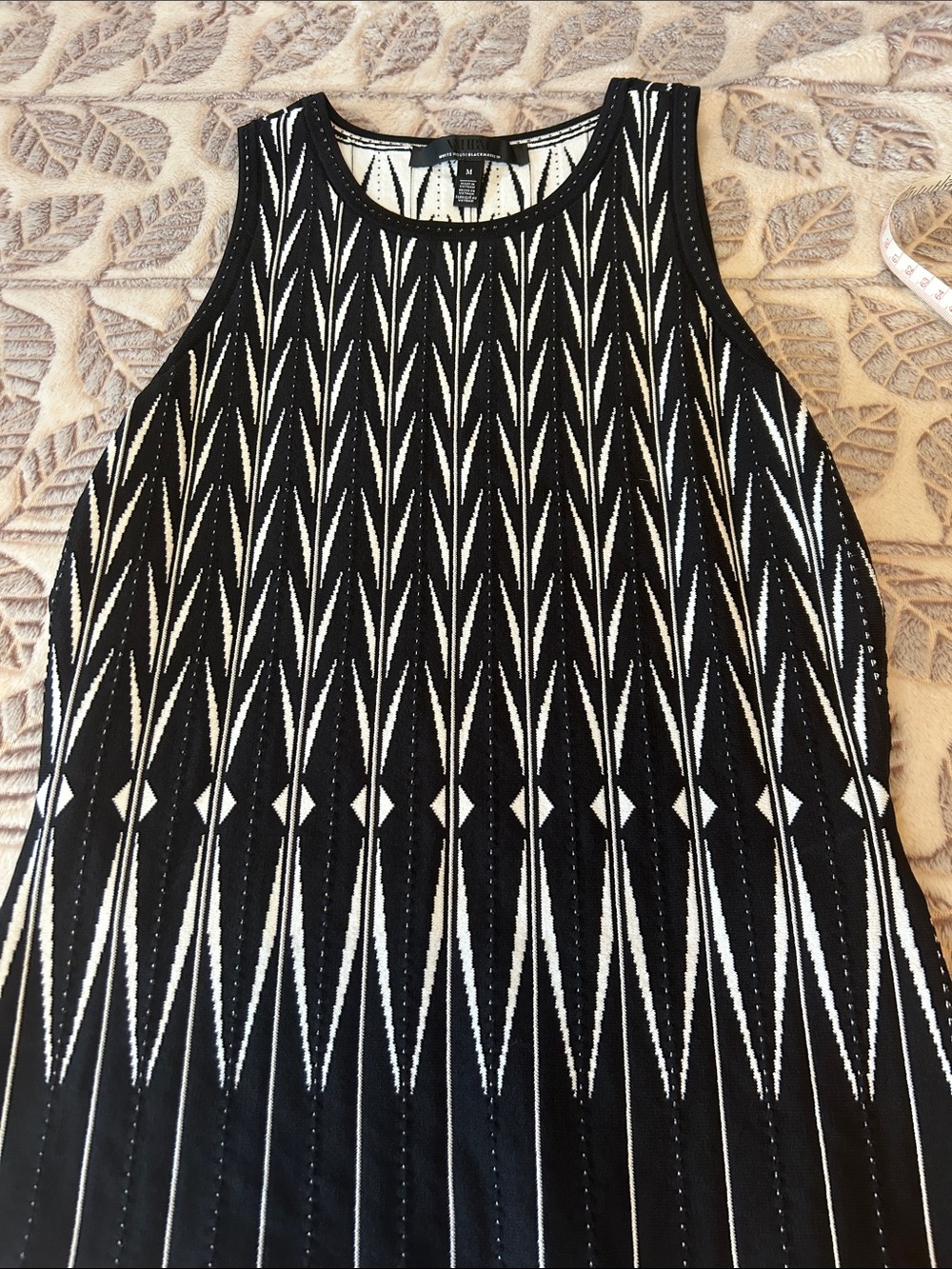 Women's medium White House Black Market Black & White Geometric Tank Top